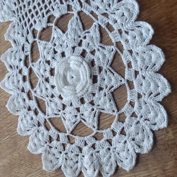 Handmade doili table runner 8 - Picture 6 of 6